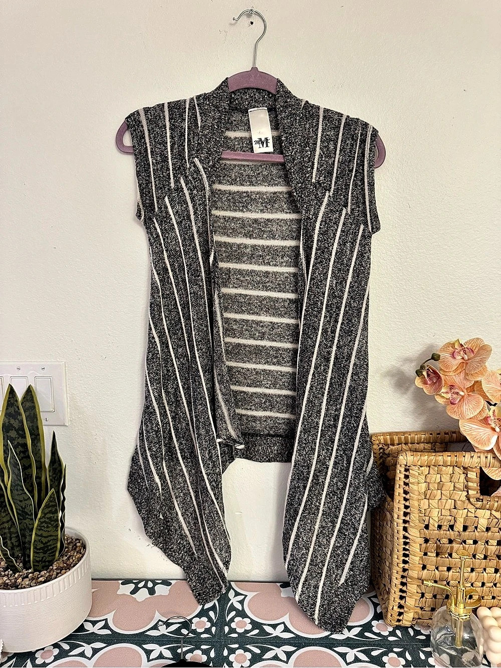 Medium Made in Italy Striped Cardigan in Black & White Size Medium Like New